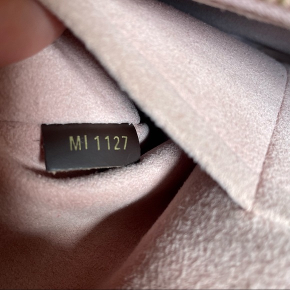 ❌SOLD❌ Louis Vuitton Damier Ebene Taurillon Brittany Bag - Picture 16 of 16